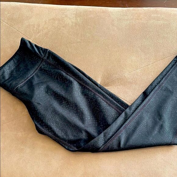 Athleta black snakeskin pattern leggings - Picture 1 of 7